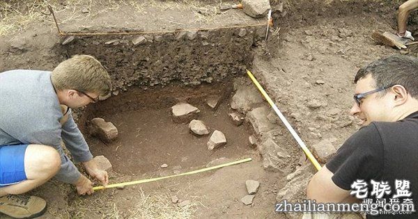 男子花光积蓄买地：竟意外发现中世纪古城