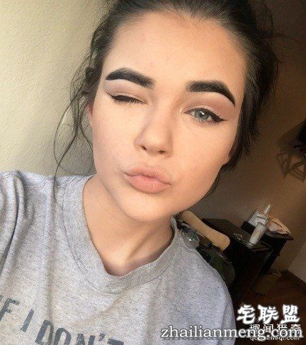 <a href=https://www.zhailm.com/e/tags/?tagname=%E7%BE%8E%E5%A5%B3 target=_blank class=infotextkey>美女</a>网红晒闺房自拍 把网友恶心坏了