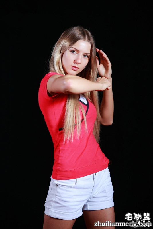 尤物！俄罗斯最美女拳王引围观：金刚芭比娃娃