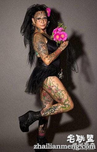 夫妻热衷“改造自己身体”，纹身、钻孔、移植...