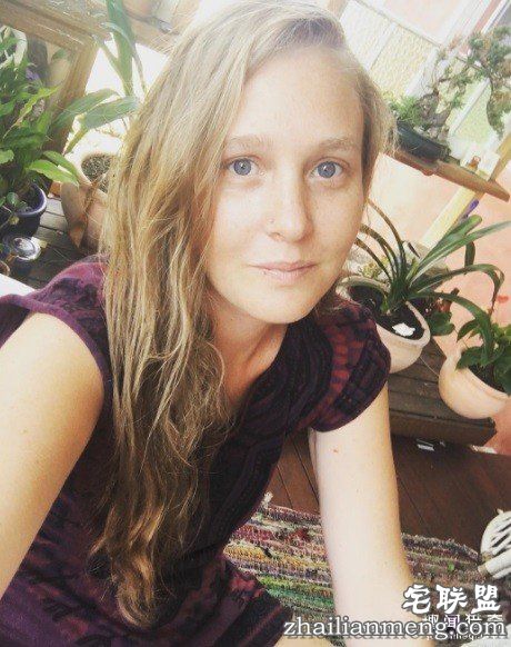 嫩肉感「阴道坠饰」惹议！艺术家不畏抨击呼吁：正视身体