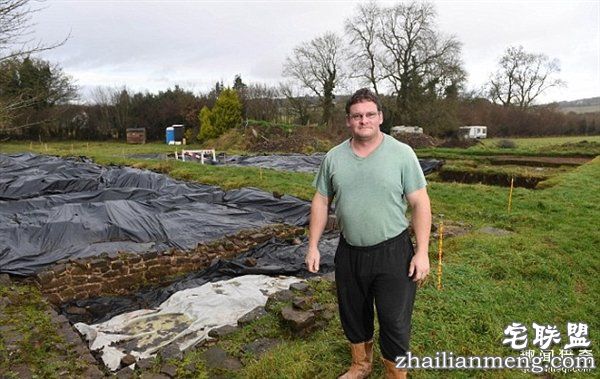 男子花光积蓄买地：竟意外发现中世纪古城