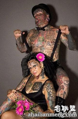 夫妻热衷“改造自己身体”，纹身、钻孔、移植...