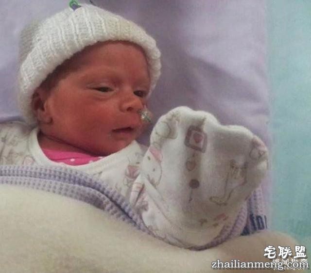 英国女子多年不孕，原来是双阴道双子宫，夫妻俩没找对地方