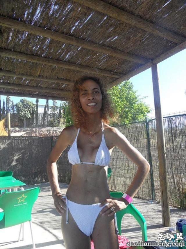 英国女子多年不孕，原来是双阴道双子宫，夫妻俩没找对地方