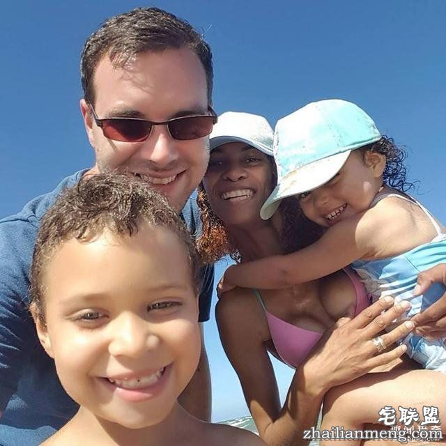 英国女子多年不孕，原来是双阴道双子宫，夫妻俩没找对地方