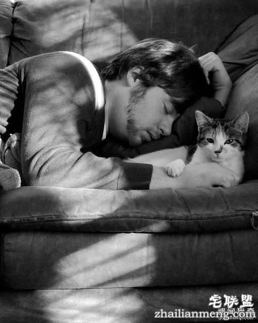 睡觉睡到一半「在不同时间醒来」背后都有重要意义。你如果在3 5AM醒来「那就恭喜你了」!