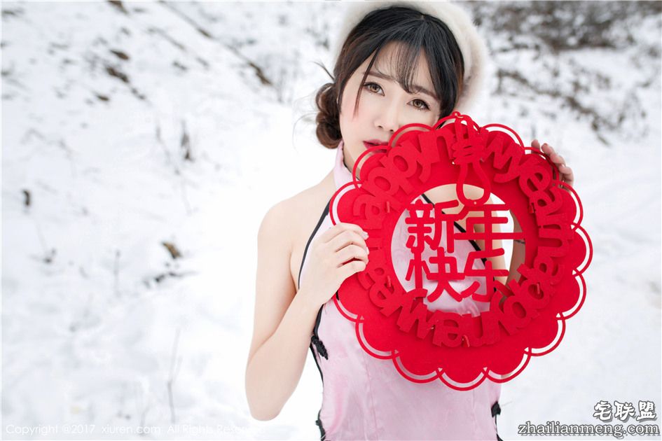 [秀人网] 雪山上的冻美人兜豆靓Youlina超短旗袍写真 第622期第8张