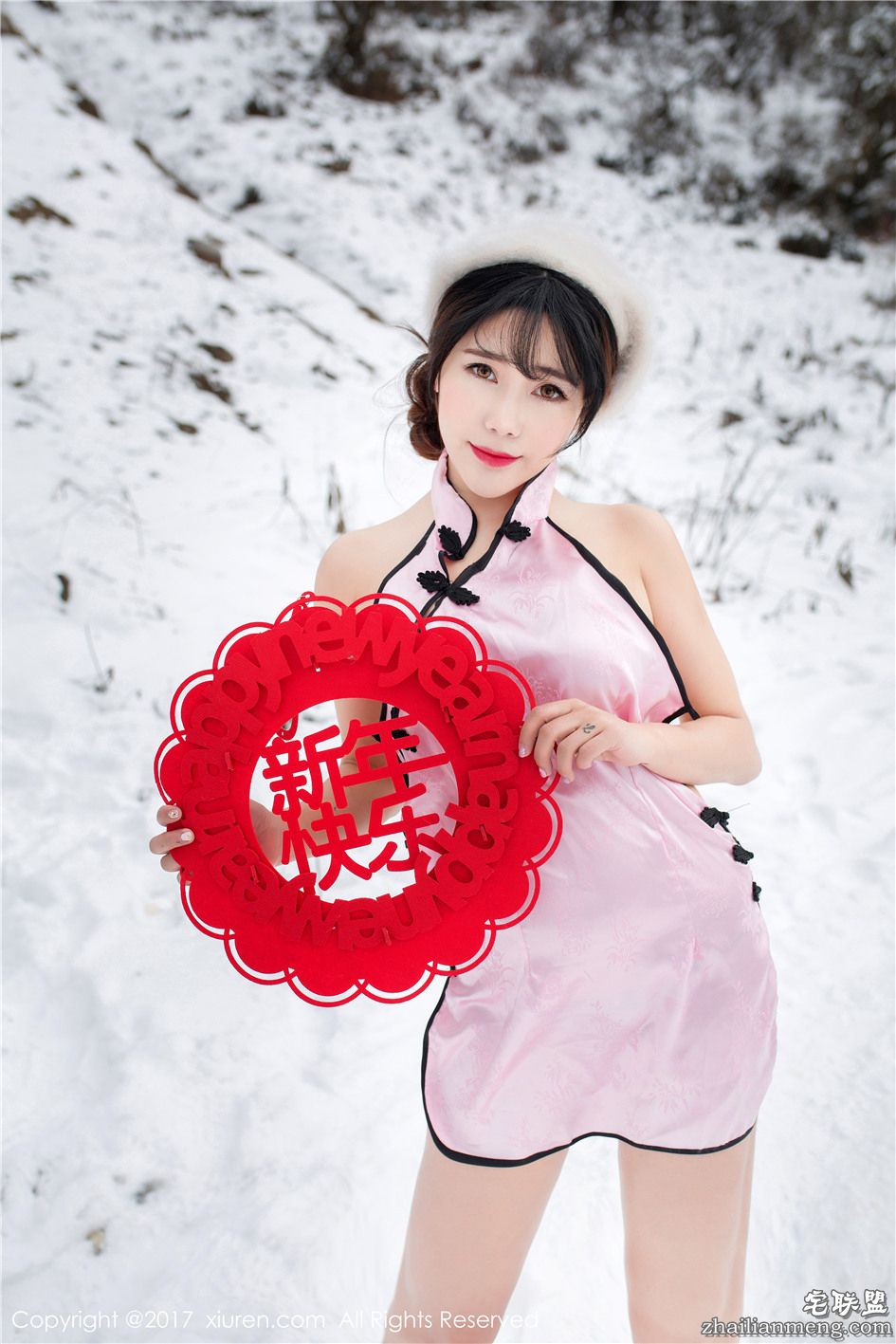 [秀人网] 雪山上的冻美人兜豆靓Youlina超短旗袍写真 第622期第10张
