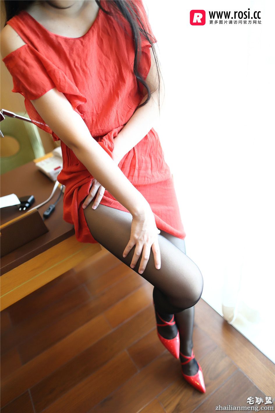 [<a href=https://www.zhailm.com/e/tags/?tagname=ROSI target=_blank class=infotextkey>ROSI</a>] 尖头高跟鞋<a href=https://www.zhailm.com/e/tags/?tagname=%E7%BE%8E%E5%A5%B3 target=_blank class=infotextkey>美女</a><a href=https://www.zhailm.com/e/tags/?tagname=%E9%BB%91%E4%B8%9D target=_blank class=infotextkey>黑丝</a>细腿私拍图 NO.1892第1张