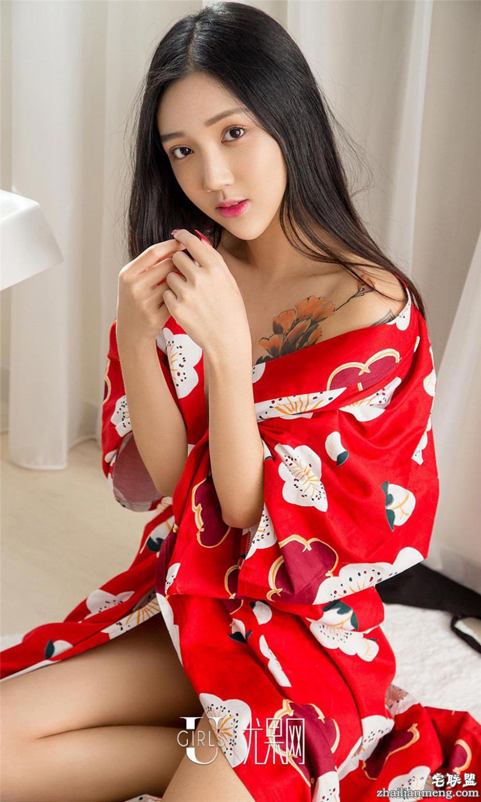 [尤果网] 肩膀有纹身的嫩模唐璐黑色内衣写真 第624期第3张