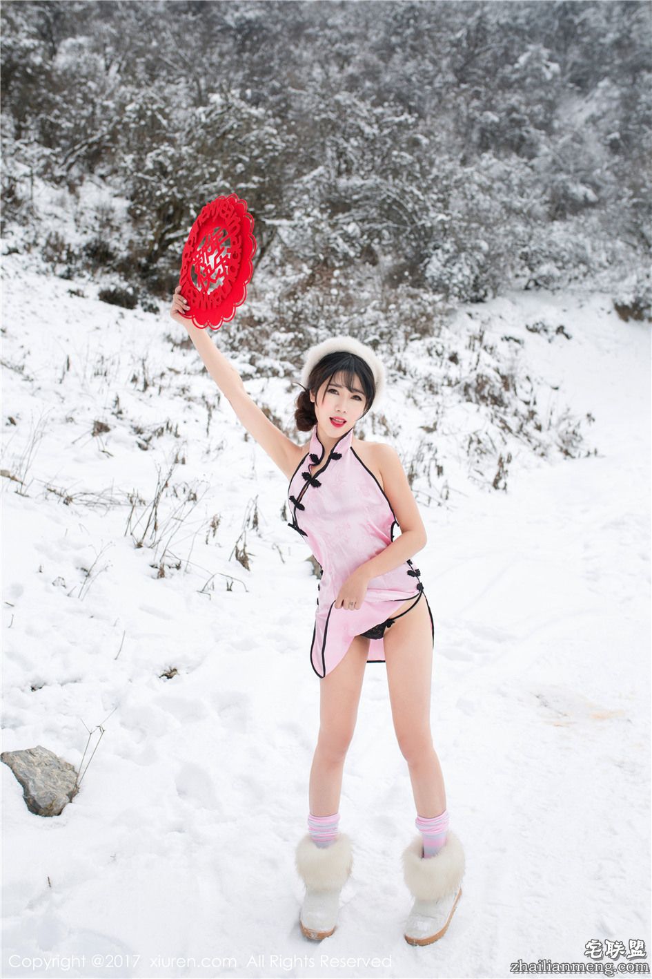 [秀人网] 雪山上的冻美人兜豆靓Youlina超短旗袍写真 第622期第6张