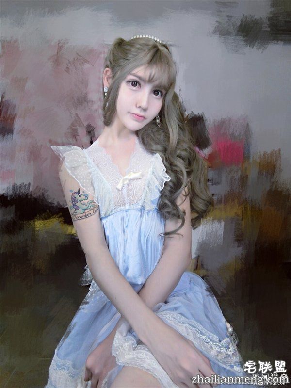 “蛇精男”变身芭比娃娃 网友：居然觉得有点美