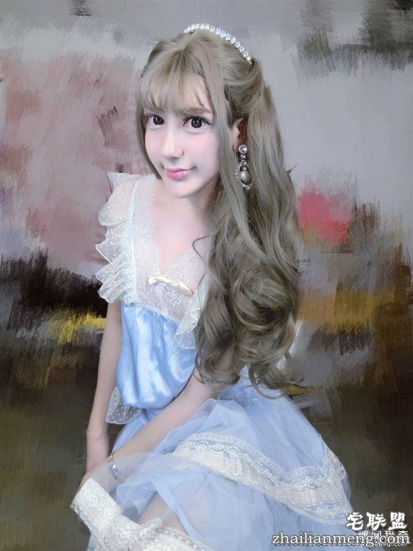 “蛇精男”变身芭比娃娃 网友：居然觉得有点美