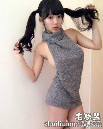 巨乳VS裸背毛衣：那破布根本挡不住晃动的乳浪