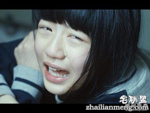 苦命女孩被迫行乞「遭强暴染爱滋」，假装爱上养父跟他上床「完成最狠报復」。