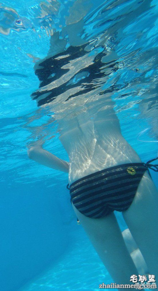 每日一雷：水手服 x 水下视角