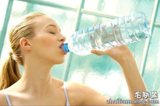 怎么知道自己有没有喝够水?「你下面的颜色」可以告诉你!