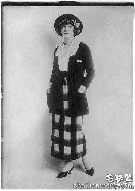 她压迫内脏挤出病态巴掌腰  只为满足老公特殊癖好