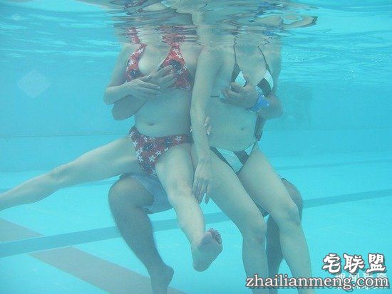 每日一雷：水手服 x 水下视角