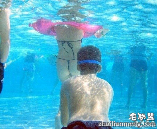 每日一雷：水手服 x 水下视角