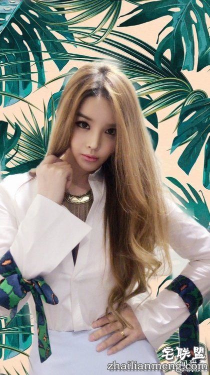 被封为「最美变性人始祖」河莉秀16年来一直进化，42岁冰封美艷让网友叫：「素颜也太美了!」