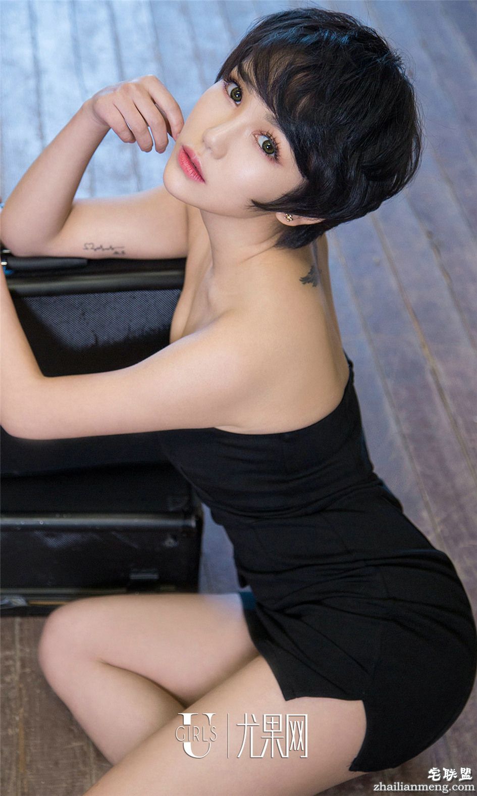 [尤果网] 浅色短发气质美女小悦悦个性写真 第676期第2张