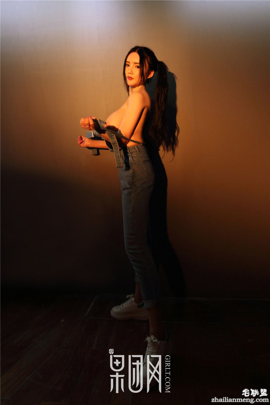 [Girlt果团网] No.003 背带裤性感尤物Kitty梓熙大尺度巨乳图第6张