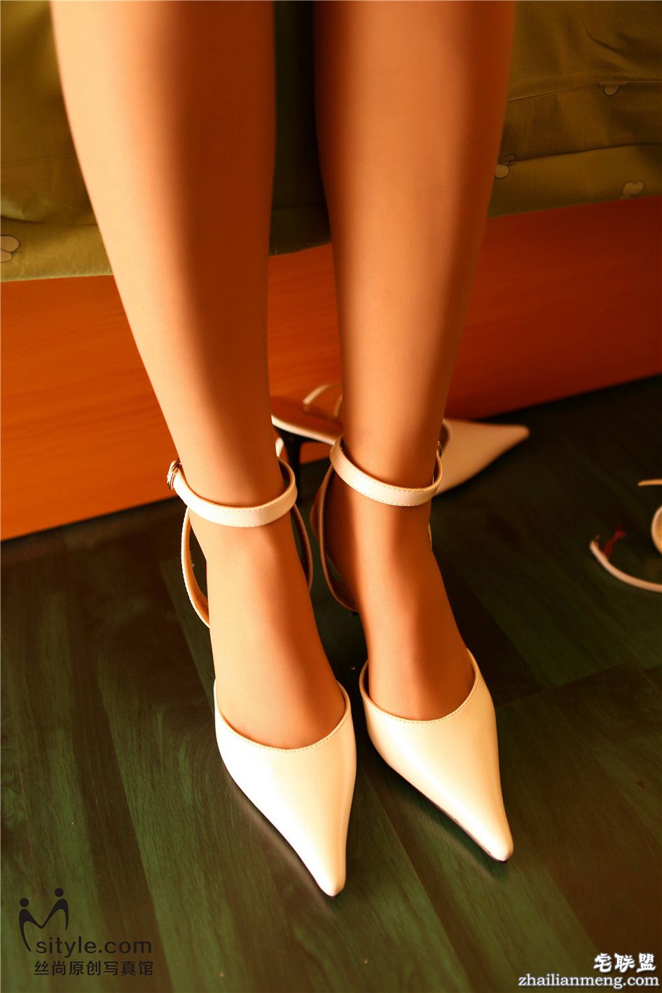 [丝尚写真] 超薄浅灰色丝袜图片 NO.092第9张