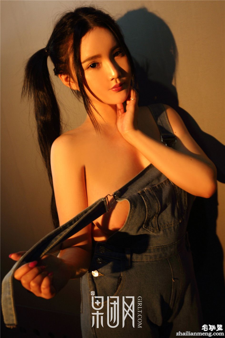 [Girlt果团网] No.003 背带裤性感尤物Kitty梓熙大尺度巨乳图第5张