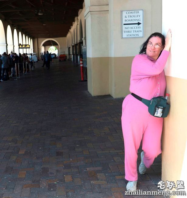 45岁妇「爱上火车站36年」爱到结婚了！每天花1小时跟车站做爱：「她」能让我高潮。