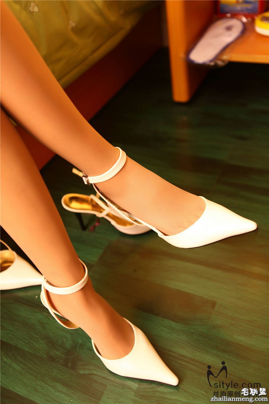 [丝尚写真] 超薄浅灰色丝袜图片 NO.092第8张