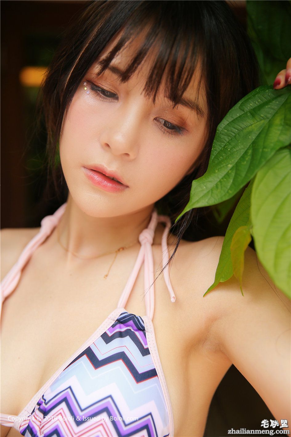 [波萝社] 爆乳性感可爱小美女夏美酱泳池saber水着条纹比基尼写真 VOL.112第7张