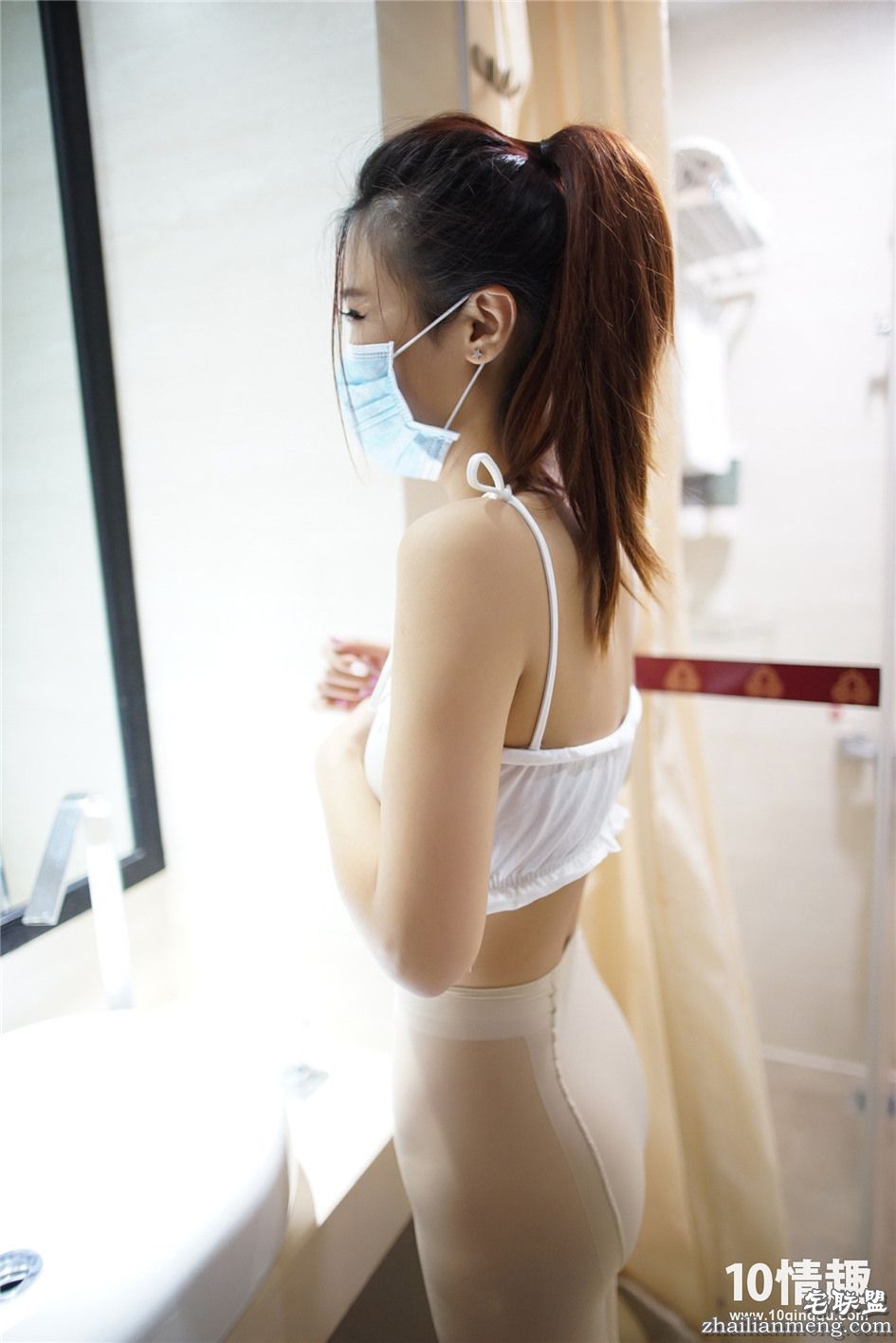 [<a href=https://www.zhailm.com/e/tags/?tagname=ROSI target=_blank class=infotextkey>ROSI</a><a href=https://www.zhailm.com/e/tags/?tagname=%E5%86%99%E7%9C%9F target=_blank class=infotextkey>写真</a>] 口罩美眉白<a href=https://www.zhailm.com/e/tags/?tagname=%E4%B8%9D%E8%A2%9C target=_blank class=infotextkey>丝袜</a><a href=https://www.zhailm.com/e/tags/?tagname=%E7%BE%8E%E8%87%80 target=_blank class=infotextkey>美臀</a>写真第1张