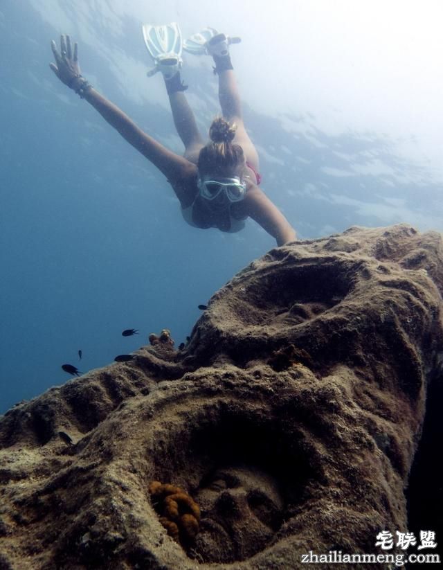 潜水员在海底发现神秘人脸，当场被吓坏！没想到真相让人感慨不已！