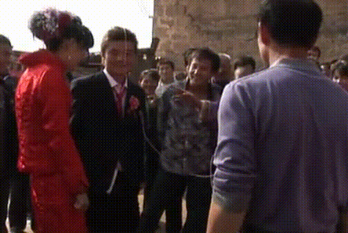 大叔，别人结婚你激动啥呢