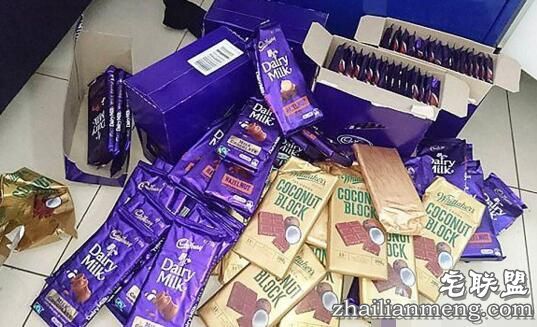 护士每周从垃圾箱中捡食品