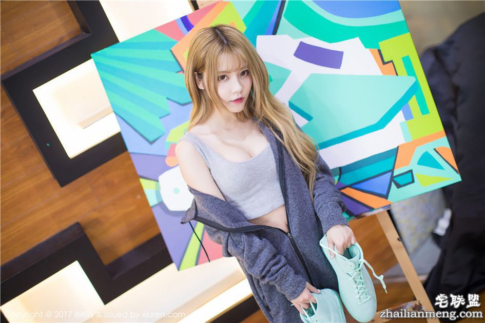 [爱蜜社] 清纯金发美女夏正正鞋店养眼写真 Vol.172第5张