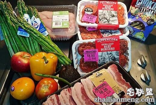 护士每周从垃圾箱中捡食品