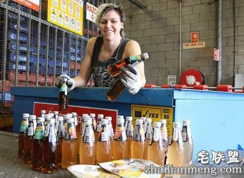 护士每周从垃圾箱中捡食品