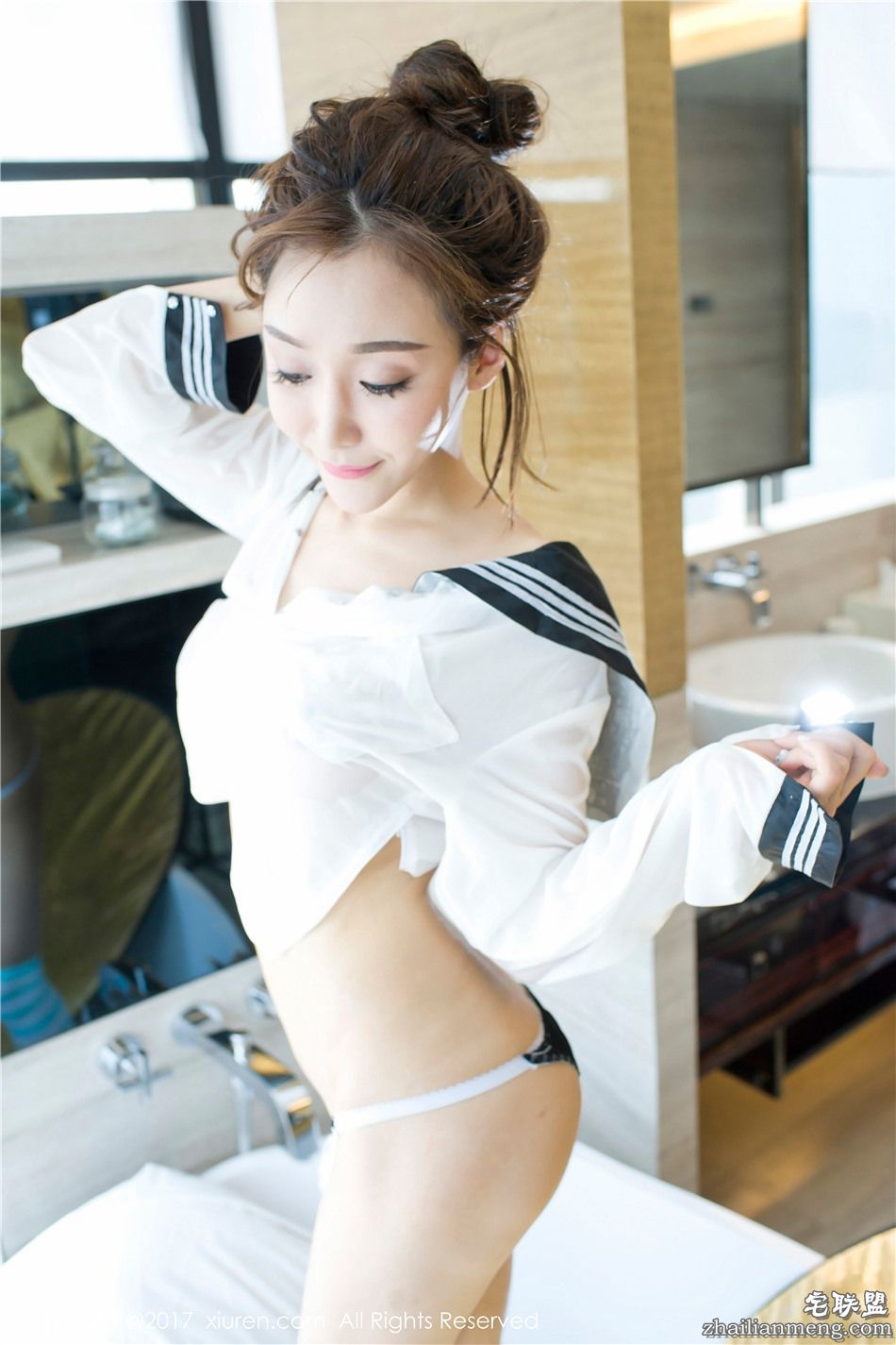 [秀人网] 性感身材火辣美女顾灿爆乳美臀秀 第713期第2张