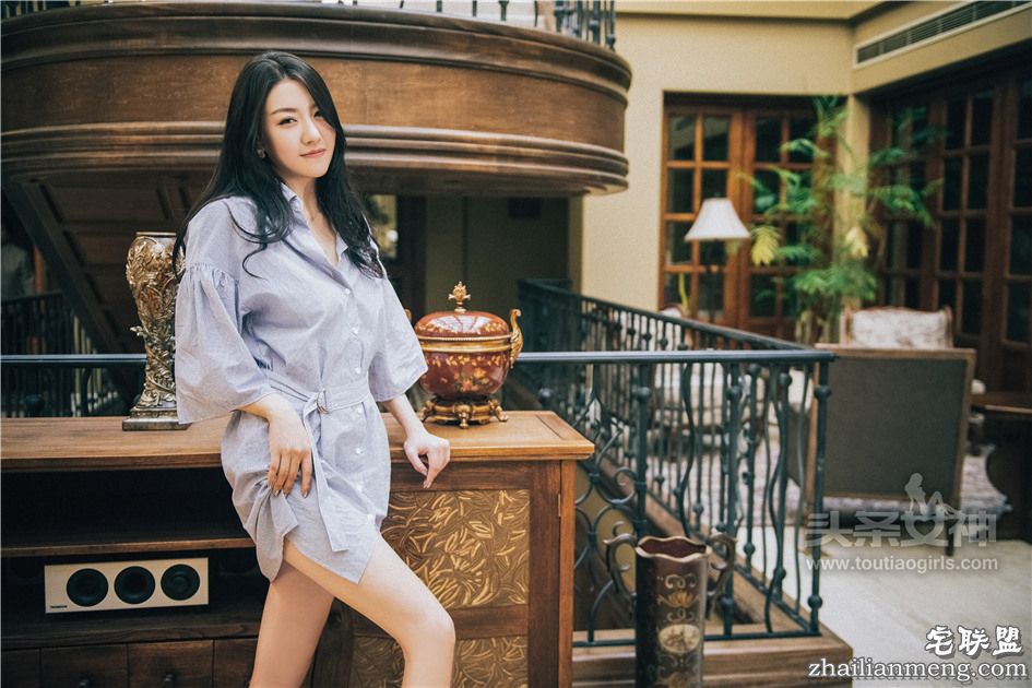 [头条女神] 高贵气质的女人丹丹户外大秀完美身材图片 第367期第8张