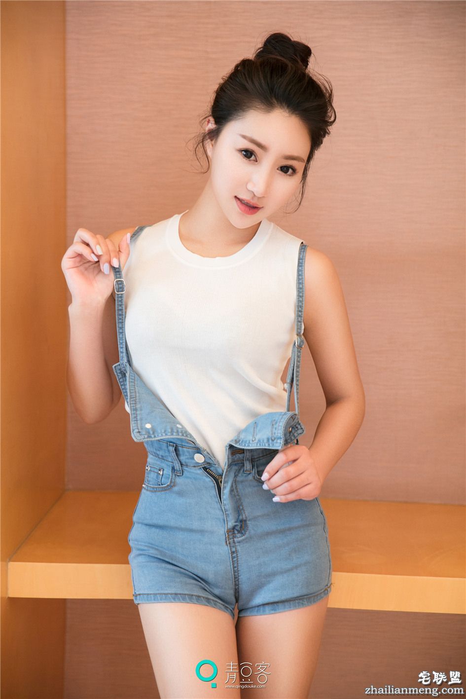 [青豆客] 床上尤物大美人佳琪<a href=https://www.zhailm.com/e/tags/?tagname=%E6%80%A7%E6%84%9F target=_blank class=infotextkey>性感</a><a href=https://www.zhailm.com/e/tags/?tagname=%E9%80%8F%E8%A7%86 target=_blank class=infotextkey>透视</a>薄纱<a href=https://www.zhailm.com/e/tags/?tagname=%E5%86%99%E7%9C%9F target=_blank class=infotextkey>写真</a> Vol.055第1张