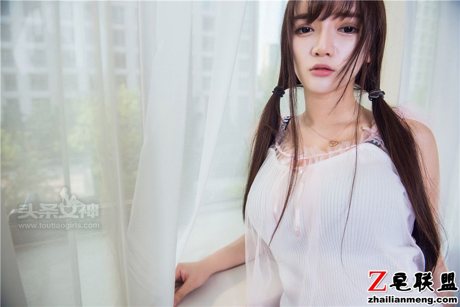 [头条女神] 穿白丝袜的小美女小如镜写真图片 第397期第4张