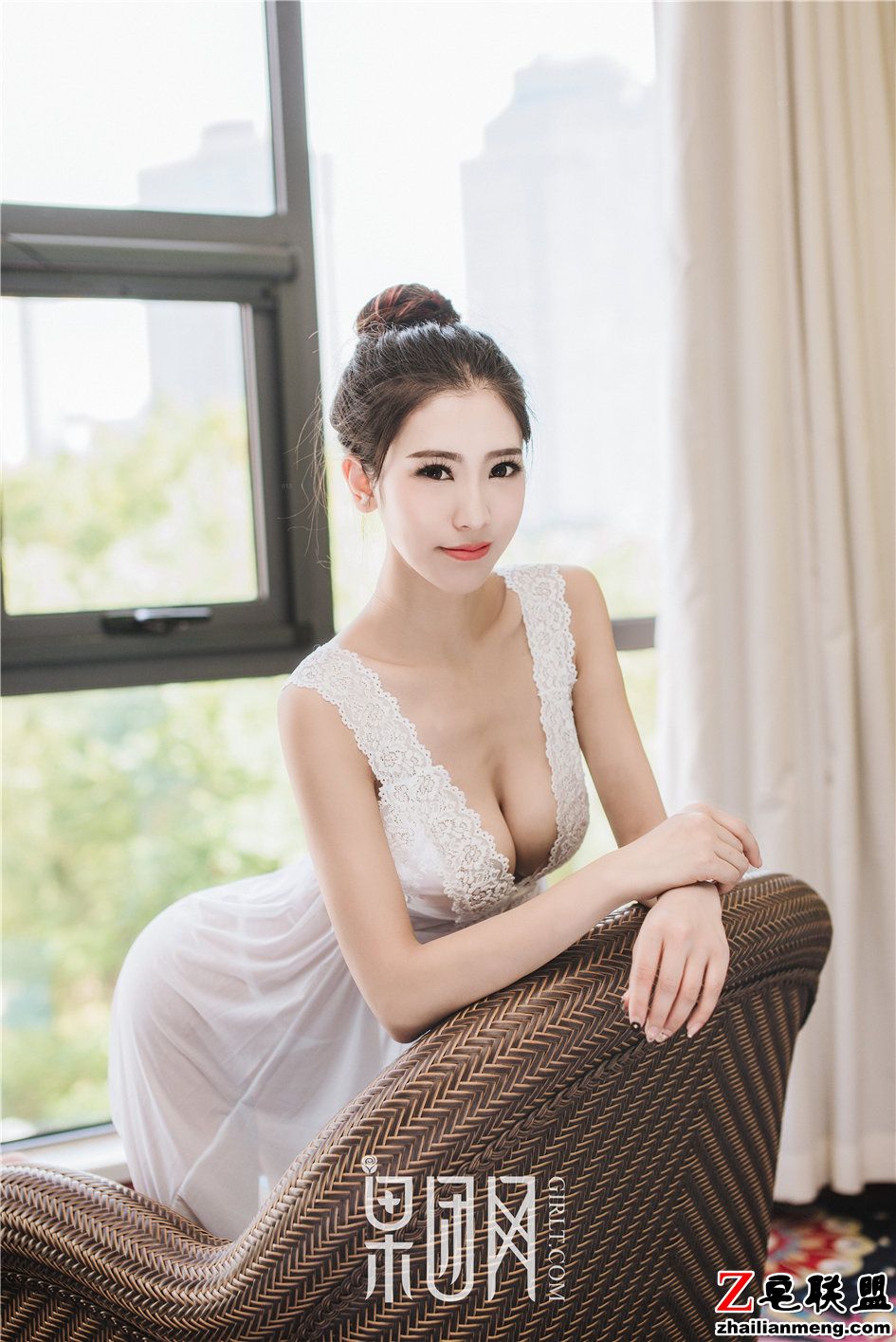 [Girlt果团网] 吊带乳沟美女灵儿高清私房套图 No.040第6张