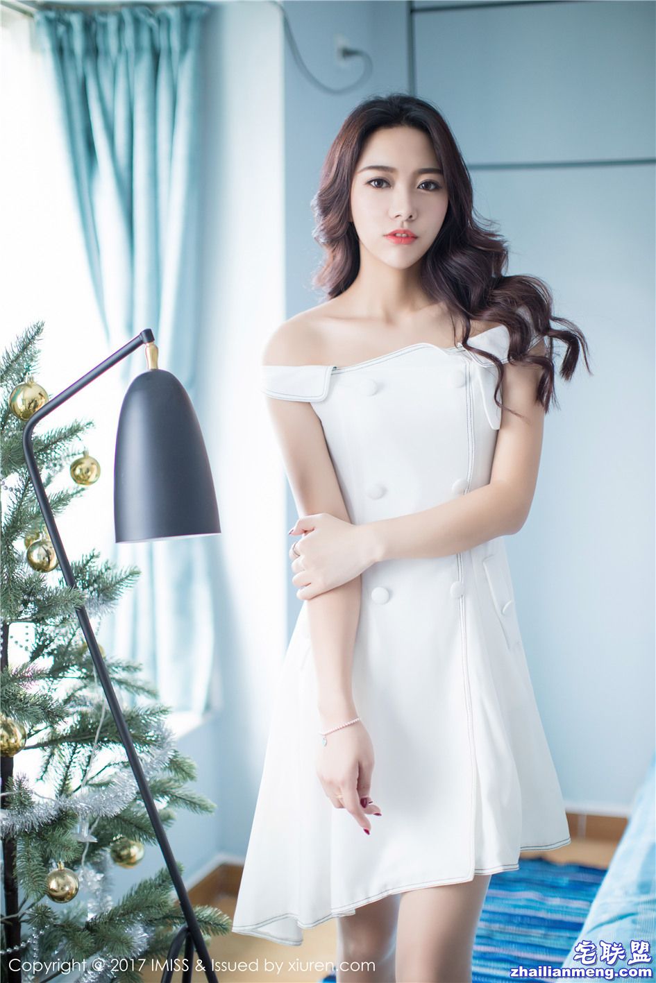 [爱蜜社] 绝对高清气质美女嫣儿薄丝袜美腿写真图片 Vol.174第12张