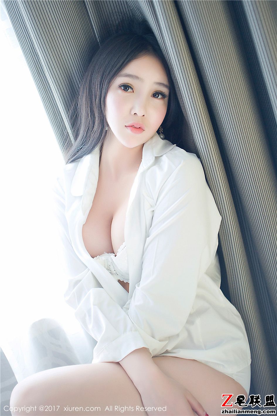 [秀人网] 瓜子脸五官精致美女艾弥写真图 第726期第3张