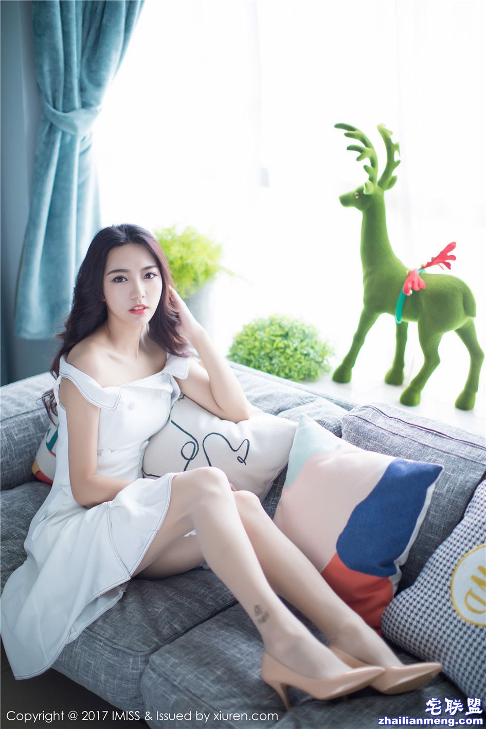 [爱蜜社] 绝对高清气质美女嫣儿薄丝袜美腿写真图片 Vol.174第7张