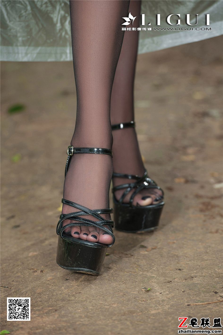 [丽柜] 大长腿内衣美女佳佳户外黑丝袜诱惑图片 第320期第8张