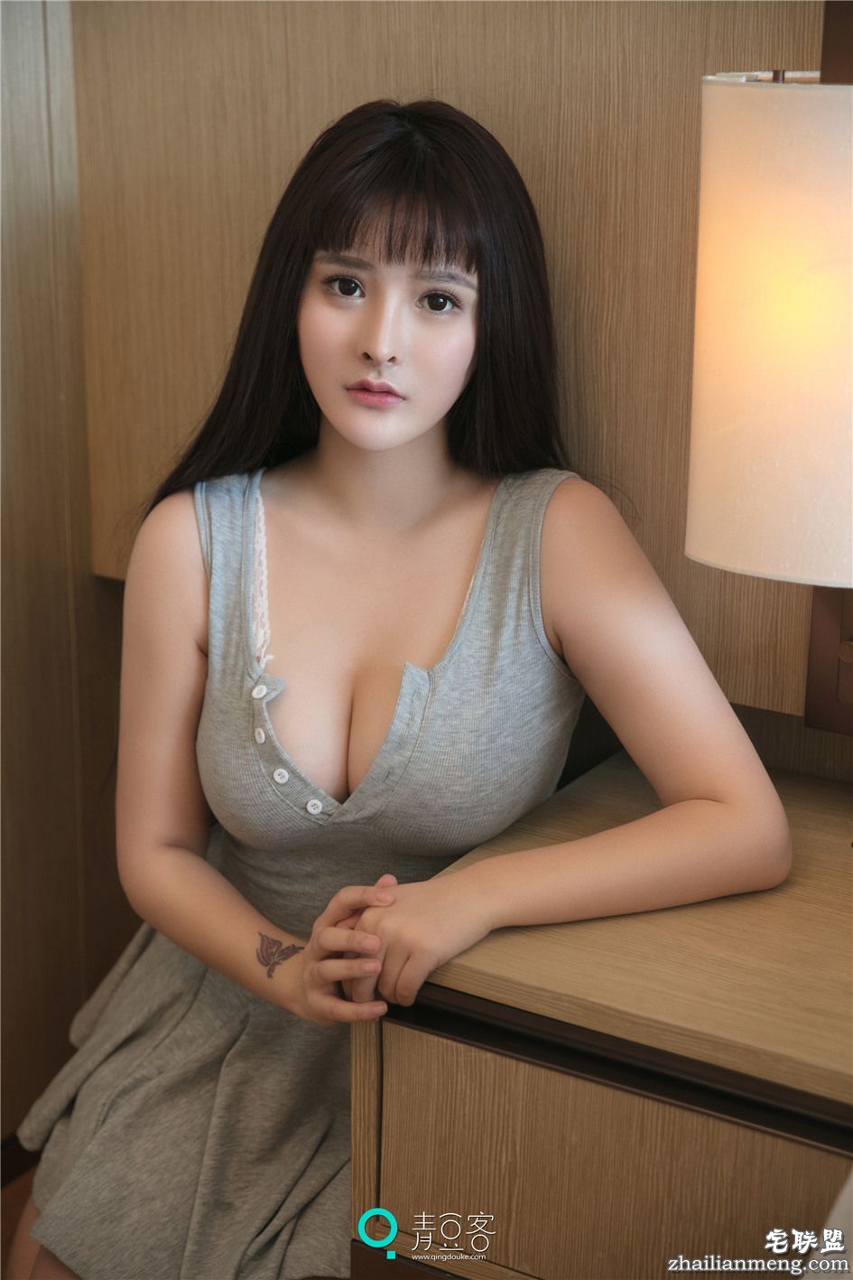 [青豆客] 爆乳妹杨漫妮呼之欲出的美胸让你神魂颠倒 Vol.066第2张